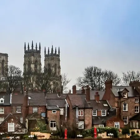 Aspire 6 Apartment York